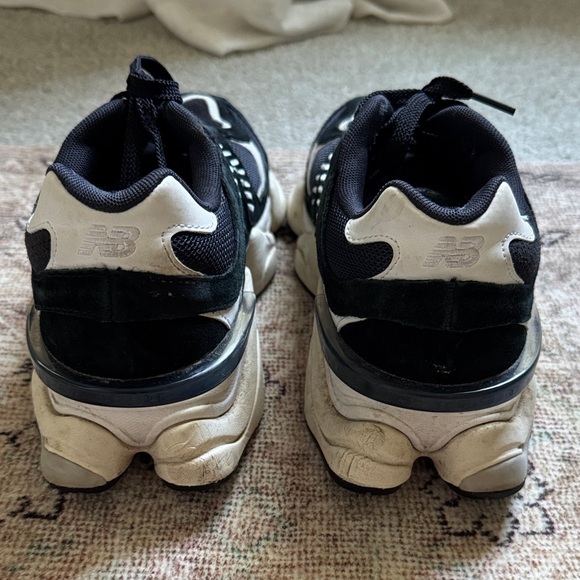 New Balance Black and White Men’s Sneakers NB 9060 - Picture 3 of 5